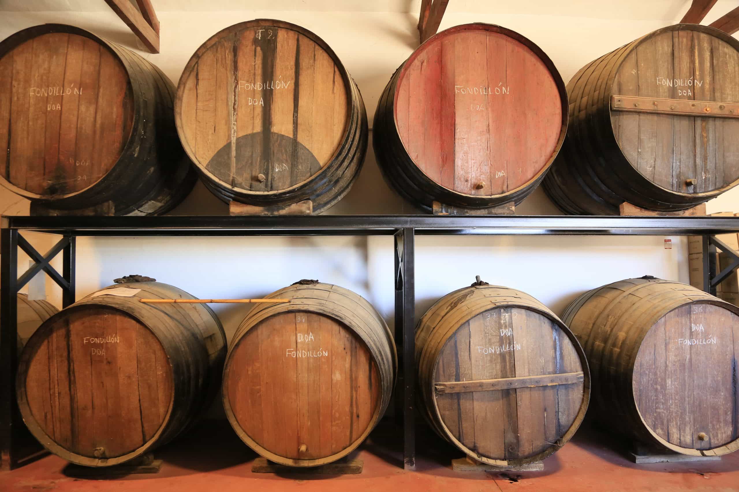 Toneles históricos de Fondillón en Bodegas Alejandro
